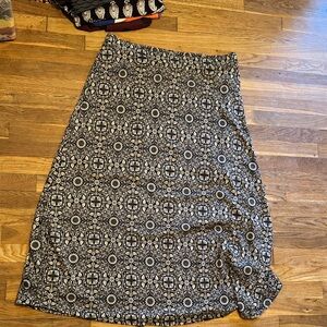 Elegant Black and White Patterned Skirt